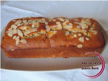 Plumcake con pesche e mandorle
